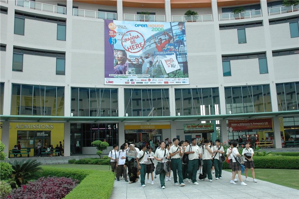 Temasek Polytechnic <em>Open House</em> 2006, day 1