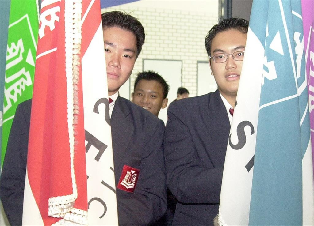 <em>Graduation</em> ceremony 2001